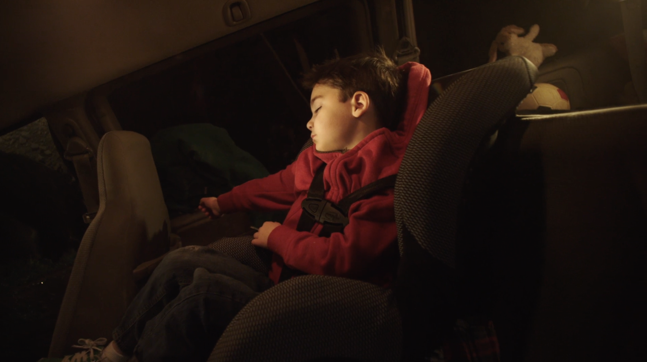 “Twist” Super Bowl spot: a young child motionless in his car seat after a crash